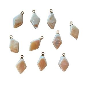 Rhombus-shaped natural baroque pearl charm with 18k gold plate